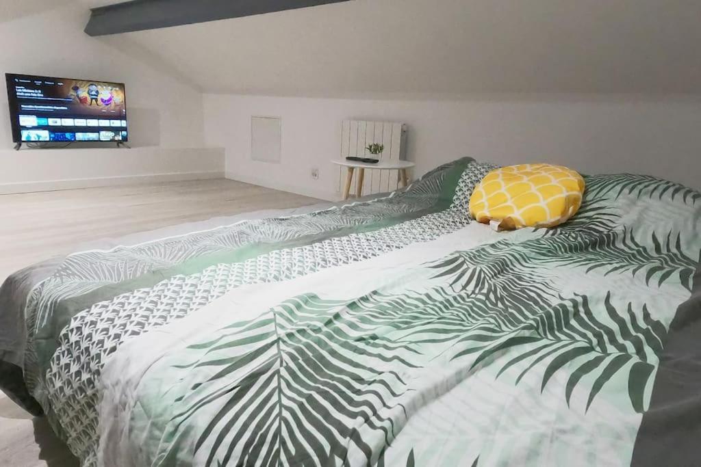 Atypique T1 Duplex - Wifi .Parking .Proche .Gare Apartment Saint-Quentin  Bagian luar foto
