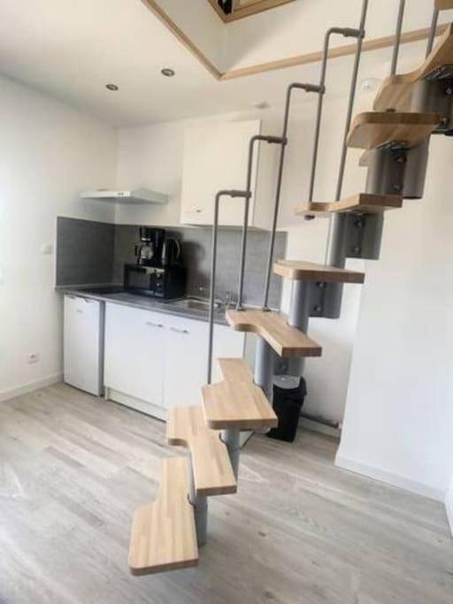 Atypique T1 Duplex - Wifi .Parking .Proche .Gare Apartment Saint-Quentin  Bagian luar foto
